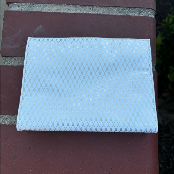 YSL Beauté White and Gold Clutch - Picture 3 of 3